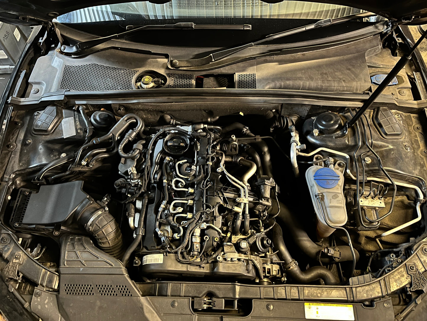 Audi A4 B8 A5 A6 C6 Q5 2.0 TDI CGL Engine Complete